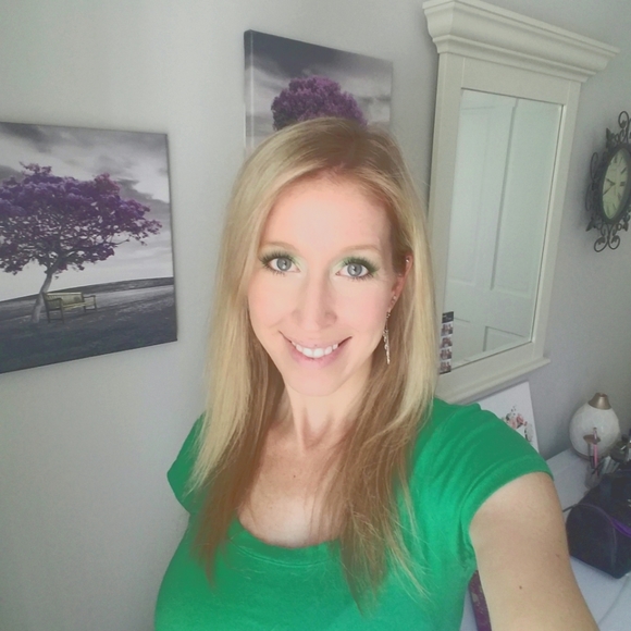 Meet your Posher, Lacey - Picture 1 of 1